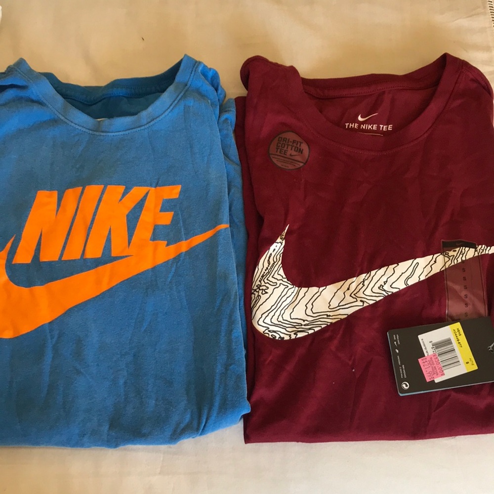 NWT NIKE T-SHIRT SIZE SMALL
